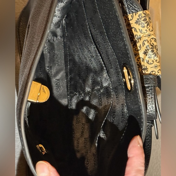 Michael Kors Black Pebbled Leather Studded Sullivan Messenger Bag.Comes with COA - Picture 6 of 8